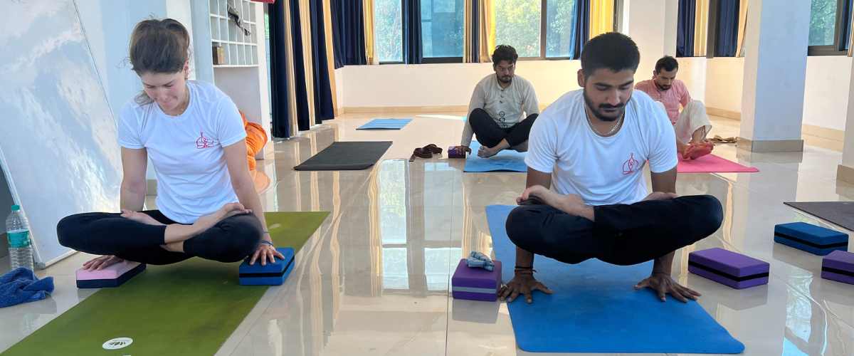 intensive-iyengar-hatha-yoga-training-in-india